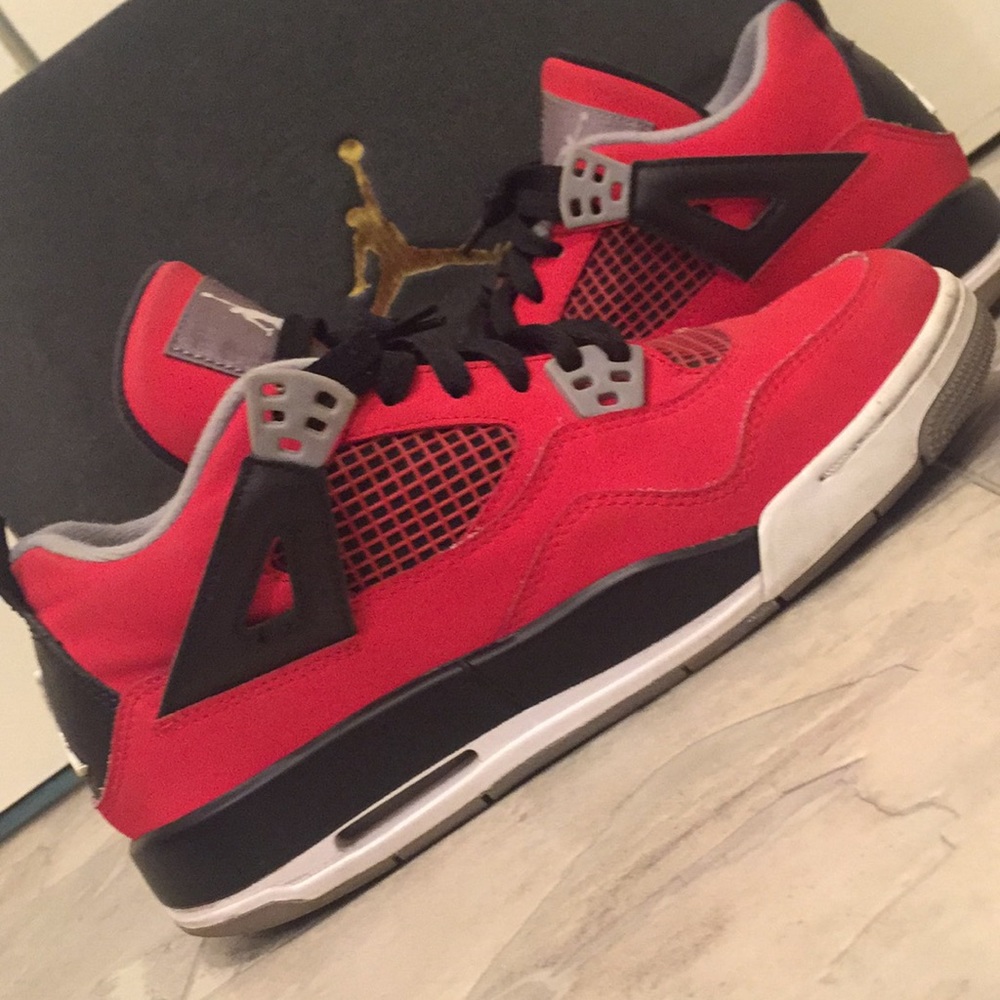 Jordan Retro 4 “Toro Bravo”